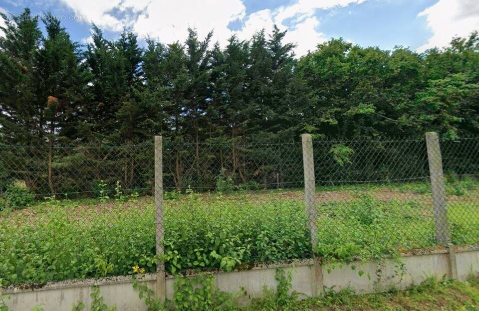 Terrain à LONGPONT-SUR-ORGE