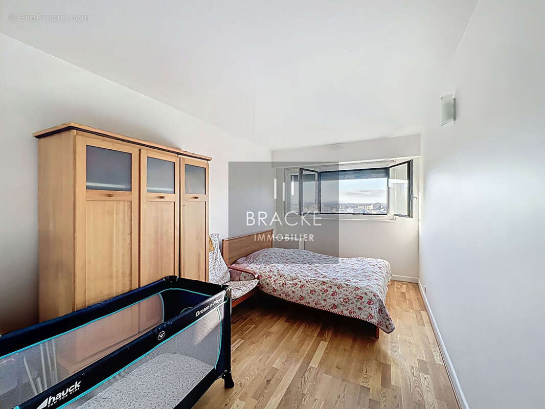 Appartement à COURBEVOIE