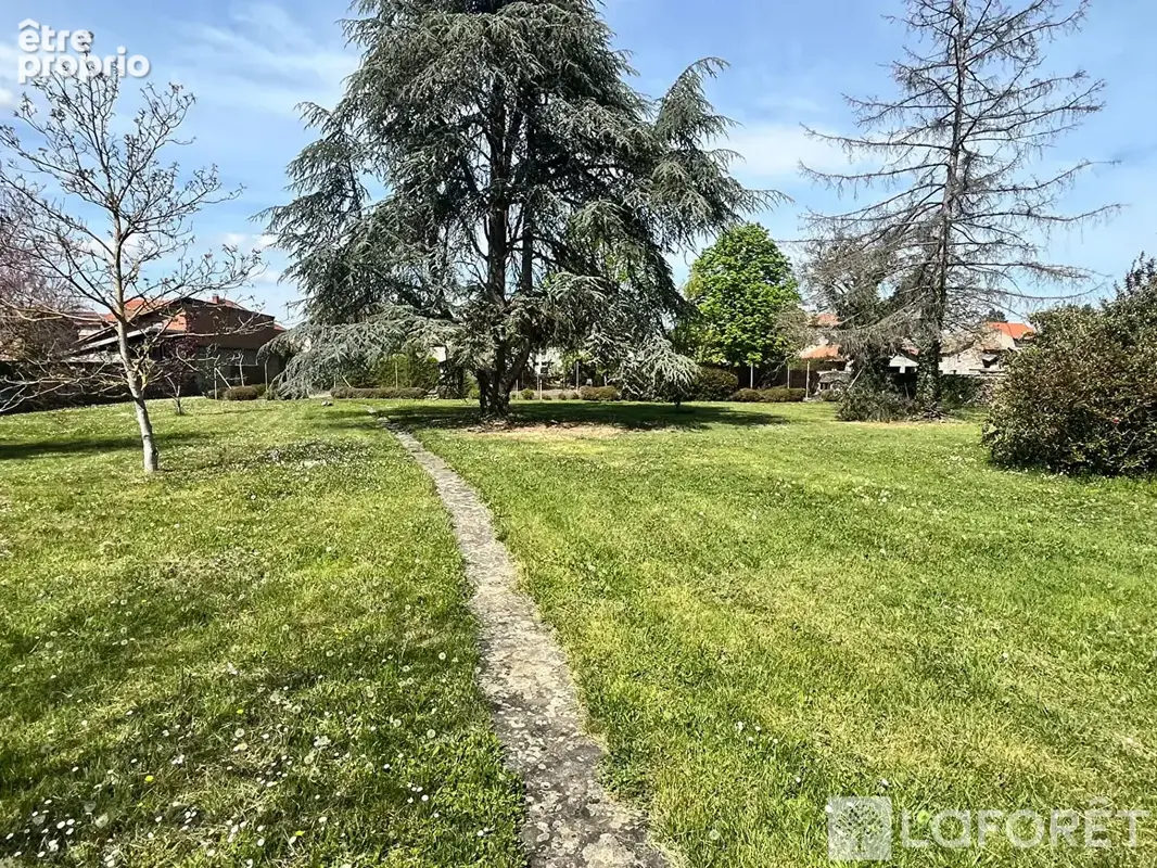 Photo Terrain à Lempdes-Sur-Allagnon au prix de 73 000€