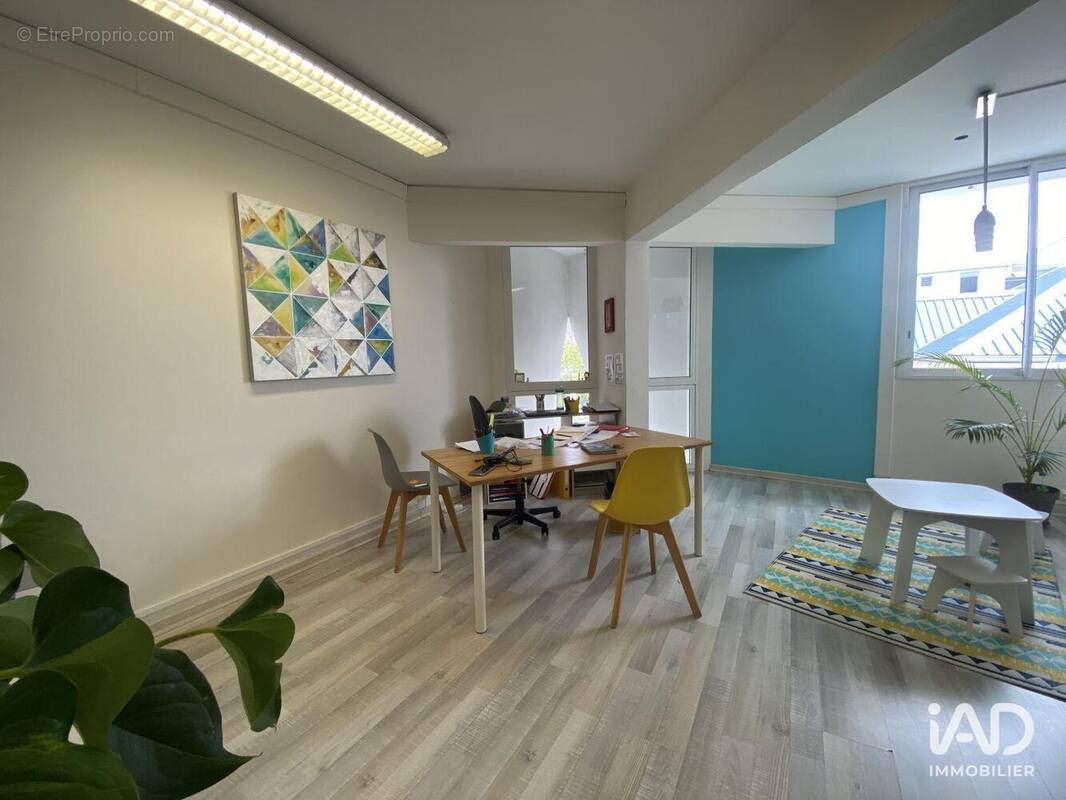 Photo 1 - Commerce à LA POSSESSION