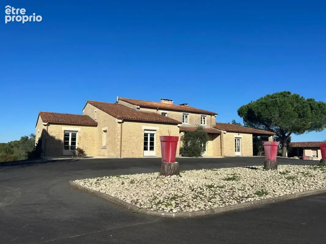 Maison de 10 pièces de 415 m² à Arçais - photo 12