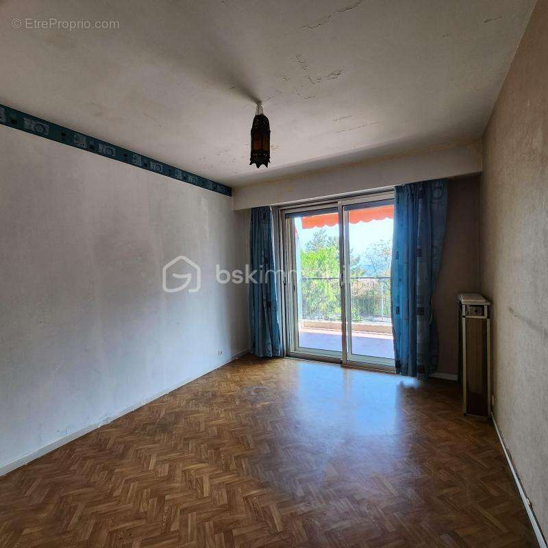 Grand 2 pièces avec terrasse de 19 m², aperçu mer, parking et cave - photo 8