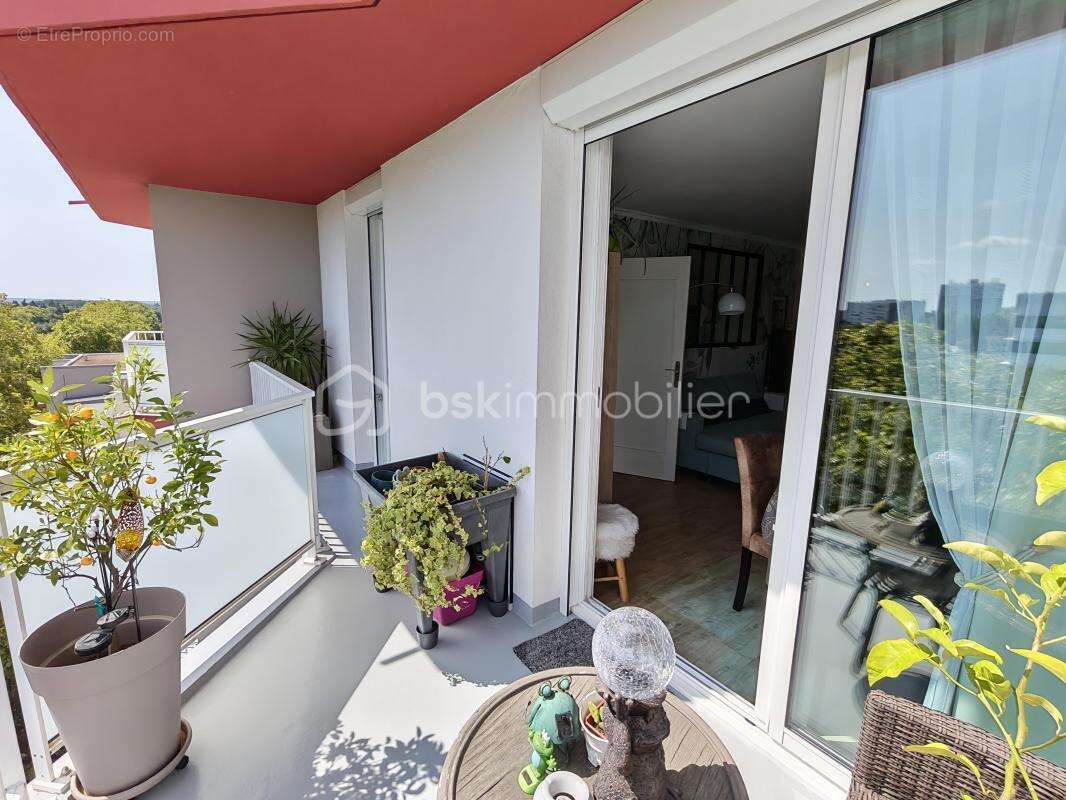 Rennes – Henri Fréville  Superbe T4 rénové de 85m² avec balcon, loggia, parking en sous-sol et ascenseur - photo 3