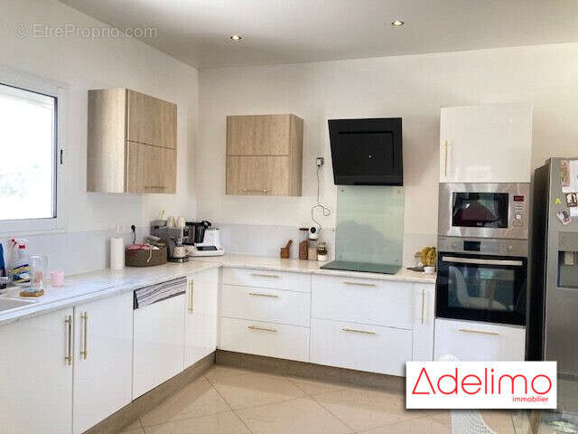 Maison 274 m² à Nimes  - photo 2