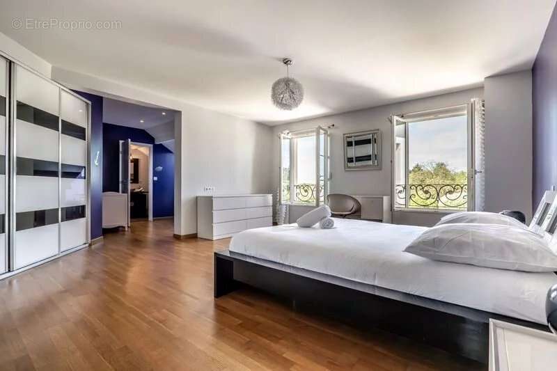 Maison à VILLENEUVE-LE-COMTE