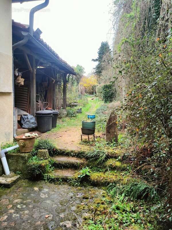 Maison à SAINT-LAURENT-SUR-GORRE