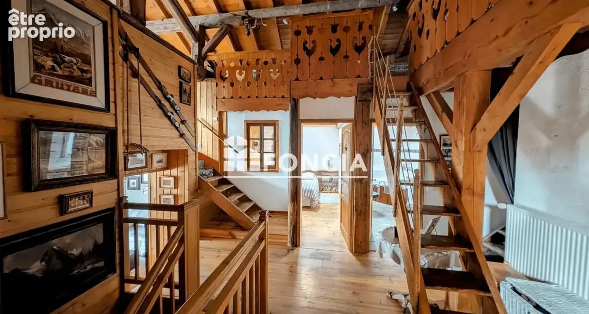 À La Côte-d’Aime, maison savoyarde de 188,73 m² habitables avec sept chambres, exposition plein sud et vue sur les glaciers. Deu - photo 12