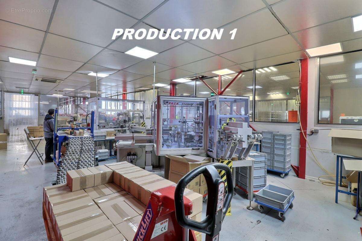 Locaux d activites independant + stockage et bureaux surface total 1100m2 sur parcelle total 2800m2 acces poids lourds - photo 2