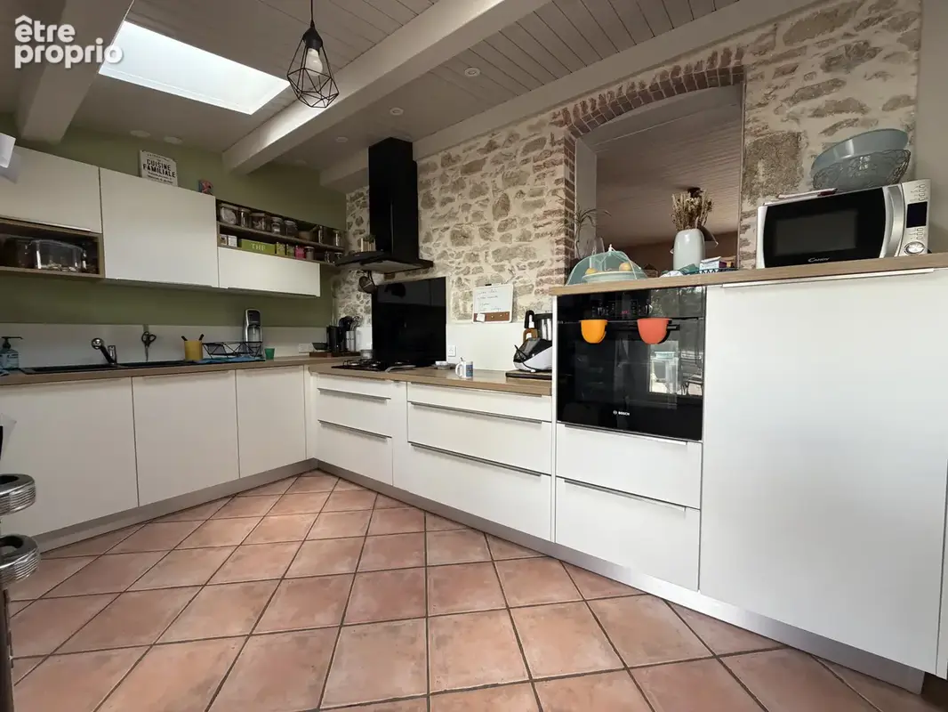 longère 4 chambres et bureau sur 2280 m2 de terrain avec bâtiment de 180 m2 - photo 3
