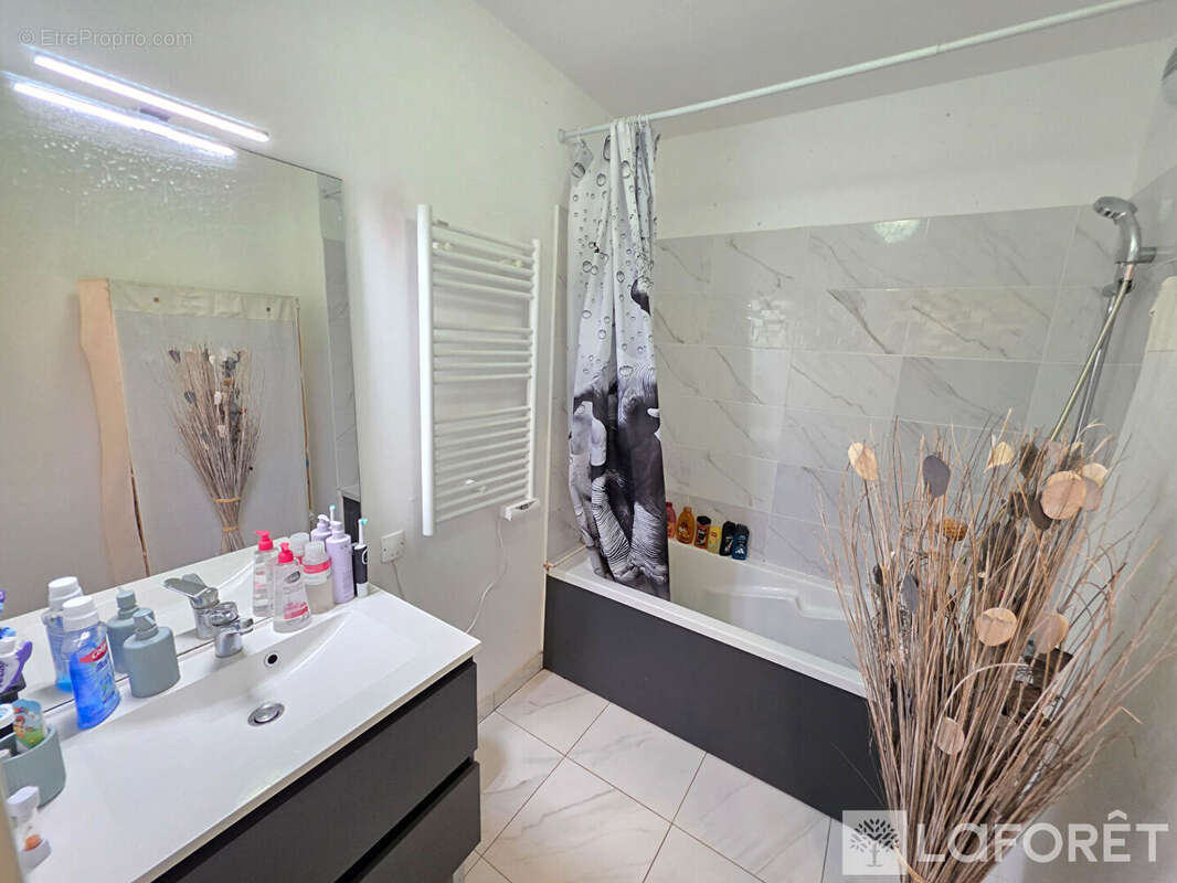 Appartement à CARROS