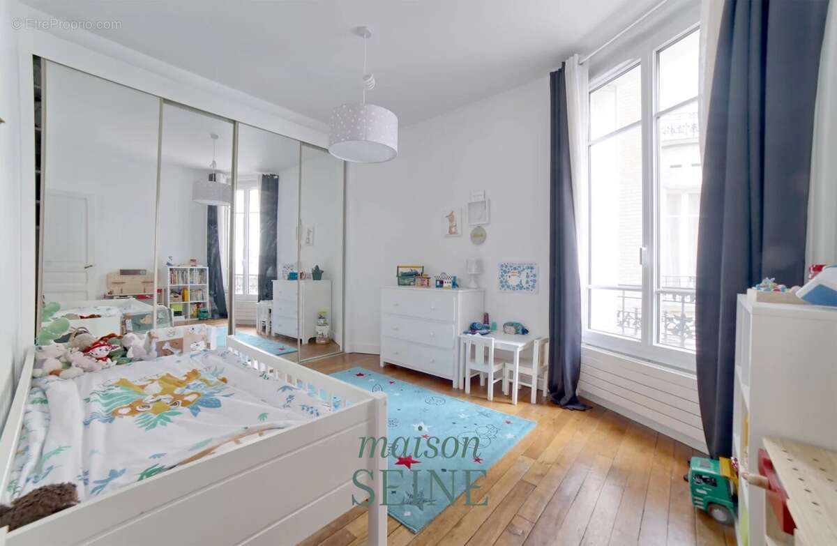 Appartement à NEUILLY-SUR-SEINE