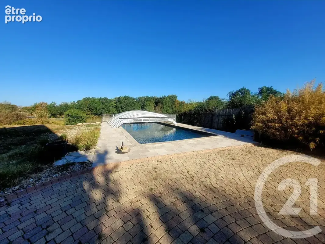 Maison 7 pièces 213 m² à vendre à La Chapelle-Naude (71500) - photo 2