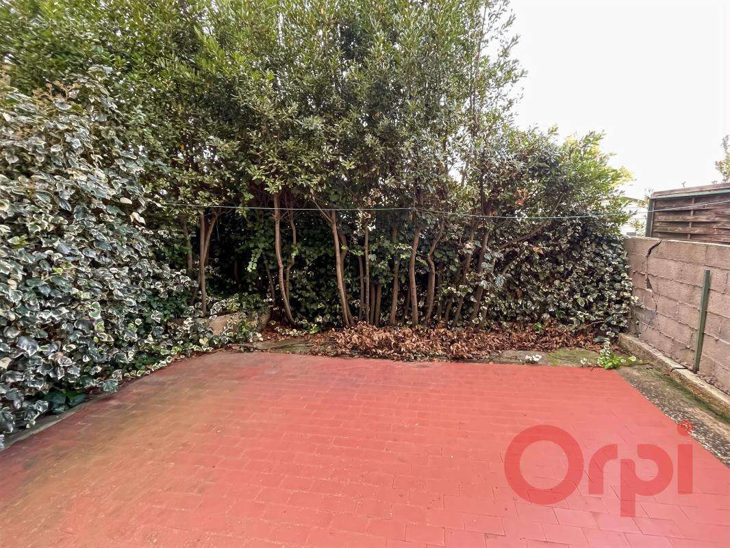 A vendre : Pavillon avec terrasse sans vis à vis à 700 m du port - photo 11