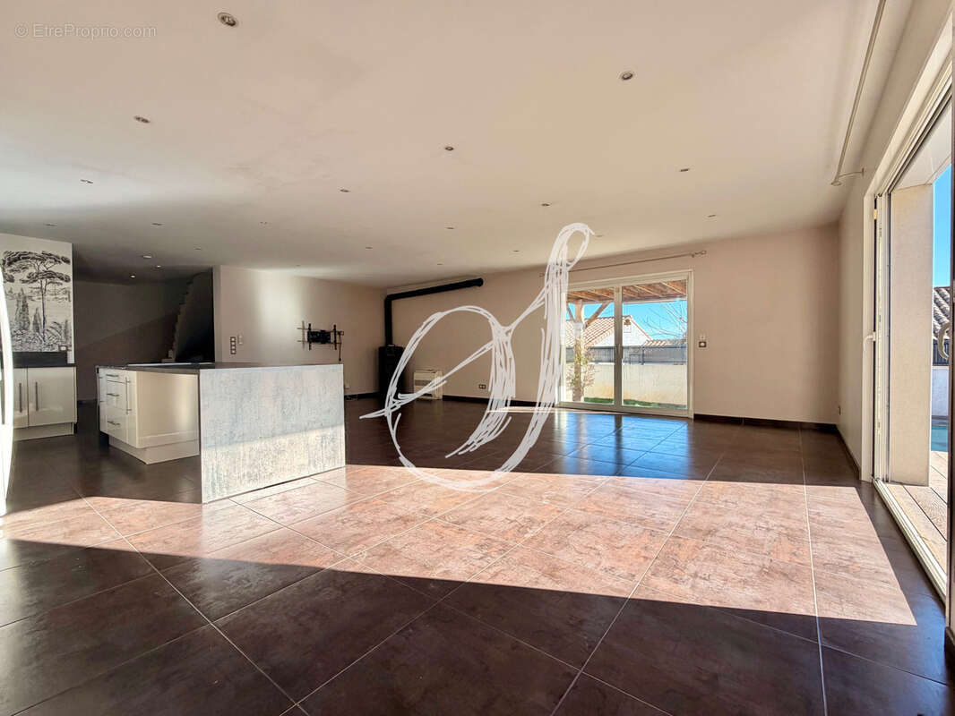 Maison à COURNONSEC