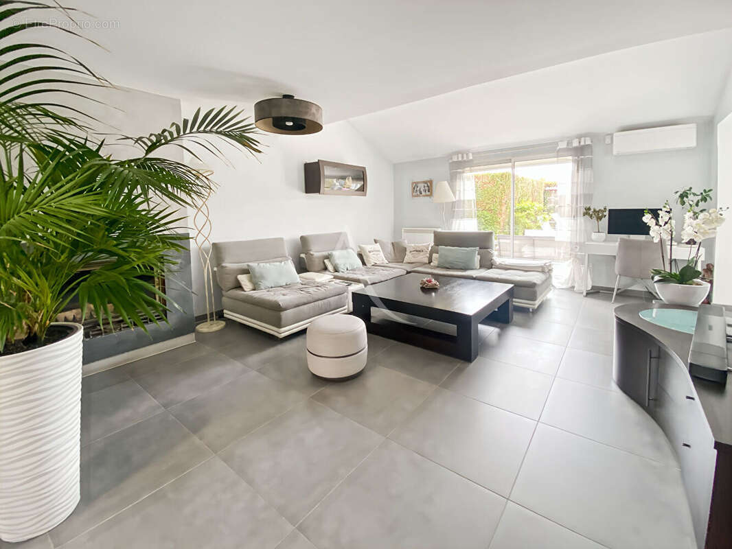 Maison à JOUY-LE-MOUTIER