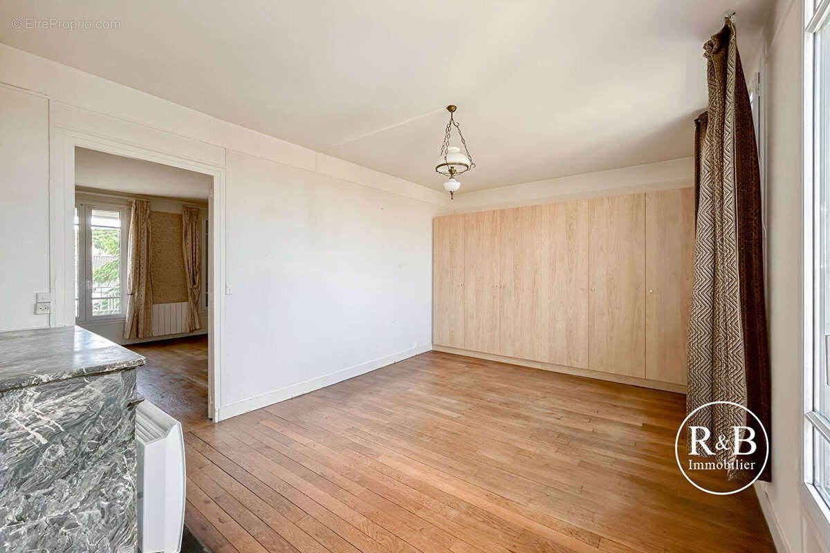 Appartement à LES CLAYES-SOUS-BOIS