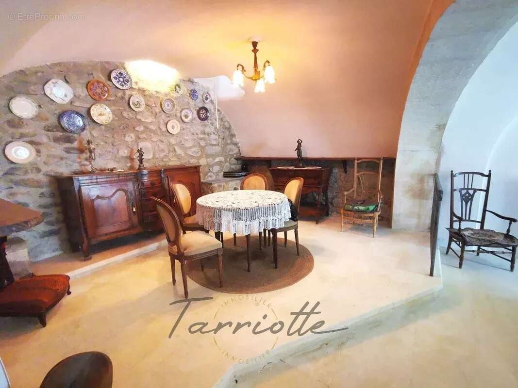 Maison à SAINT-MARTIN-SUR-LAVEZON