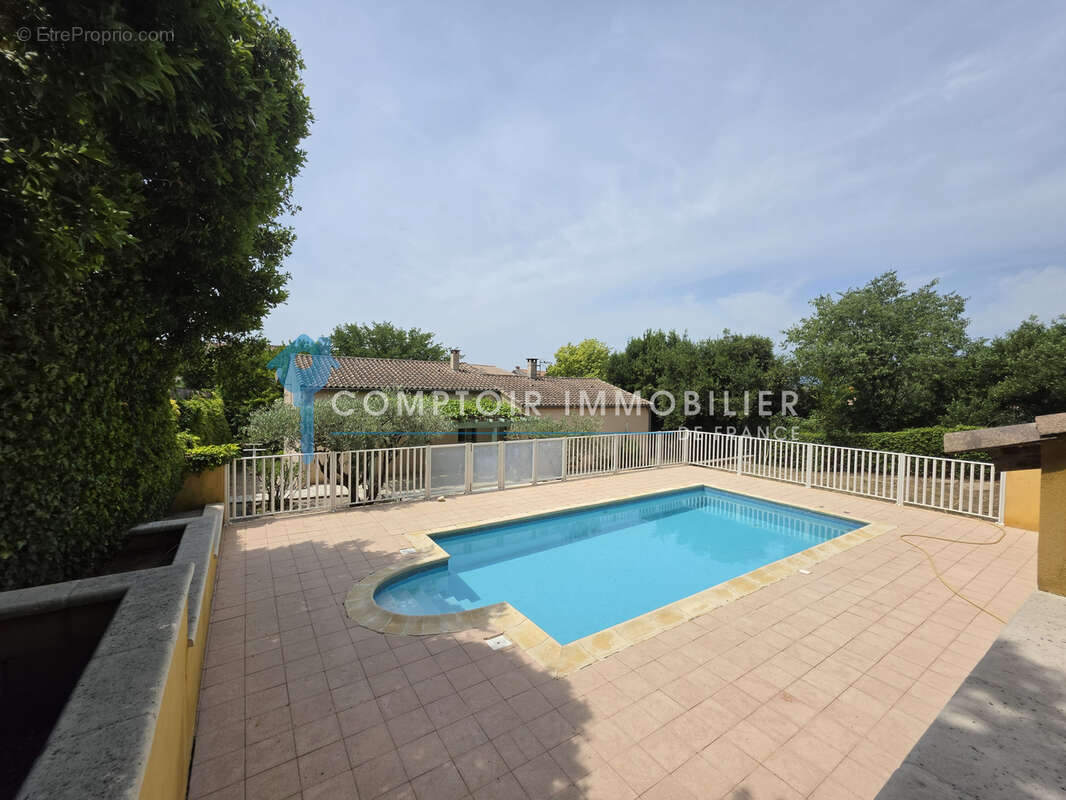 Dépt Hérault (34) -Aniane - À vendre - Villa T4/T5 avec terrasses, piscine, garage, sous-sol, parcelle de 1800 - photo 3