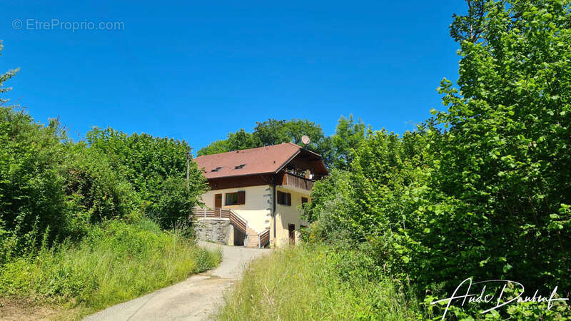 Appartement à PRINGY