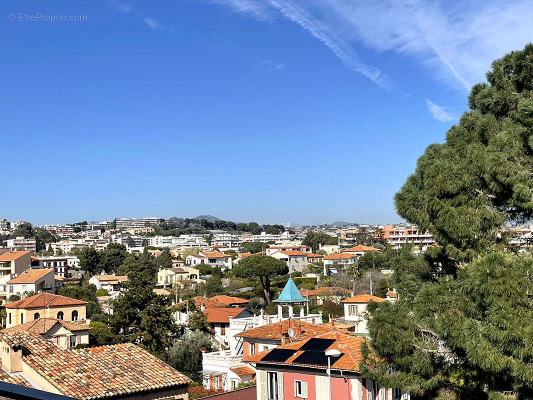 Appartement à SAINT-LAURENT-DU-VAR