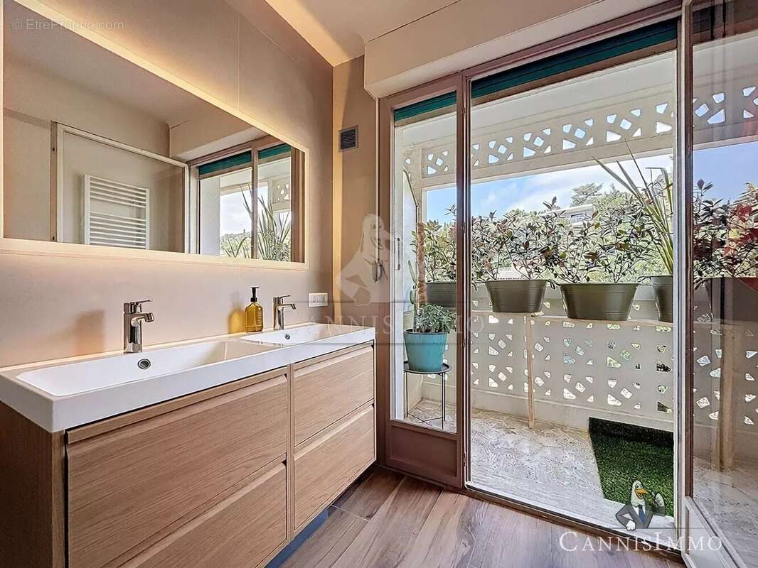Appartement à LE CANNET