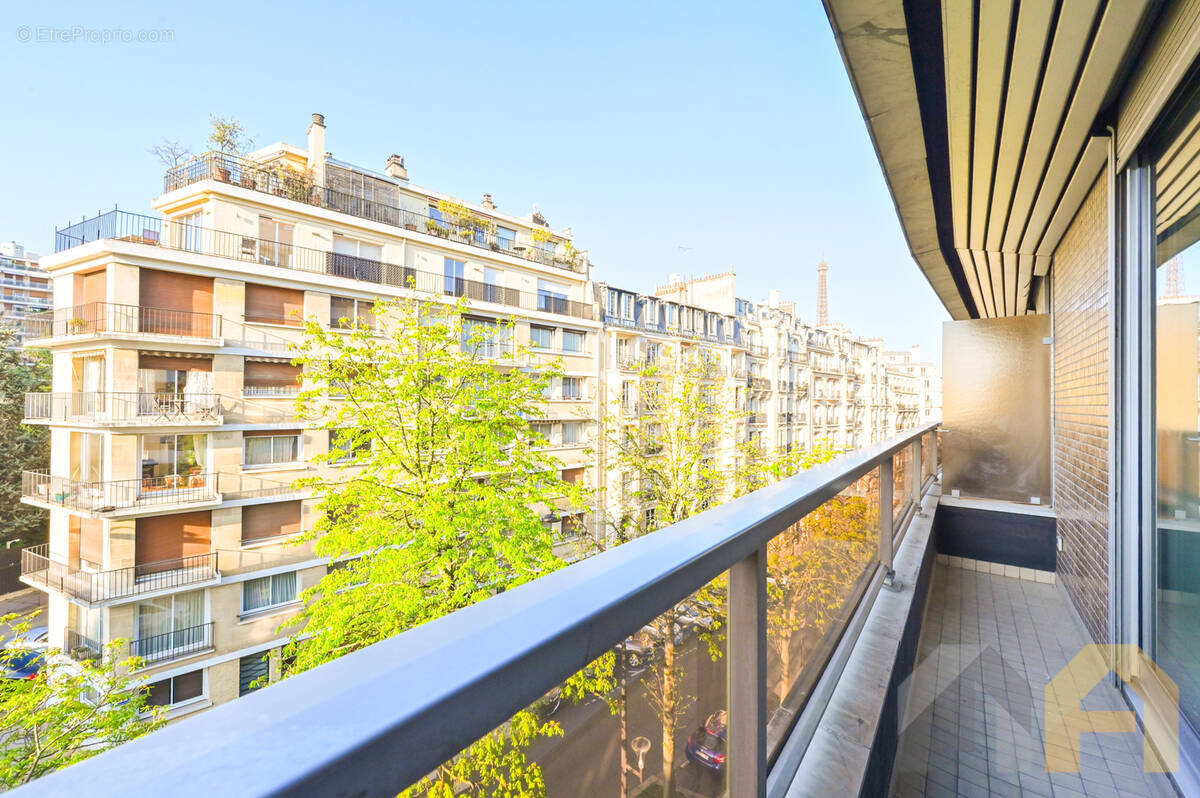 Appartement à PARIS-16E