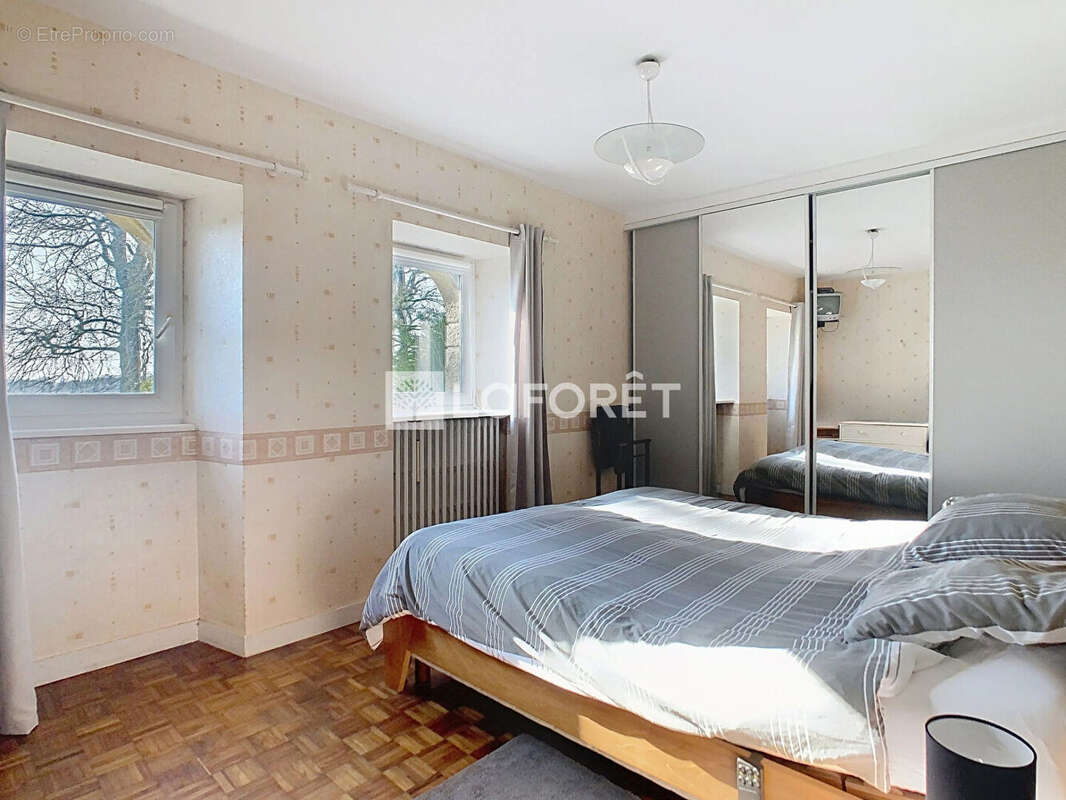 Maison à SAINT-ETIENNE-DU-GUE-DE-L&#039;ISLE