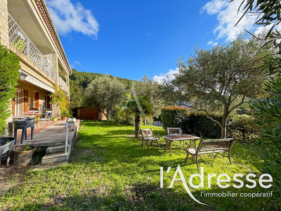 Appartement à CEYRESTE