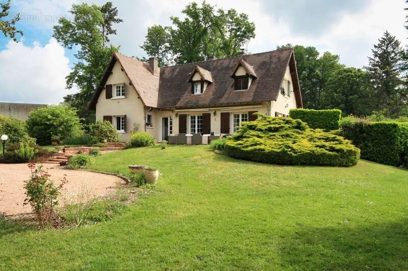 Maison à DOMPIERRE-SUR-BESBRE