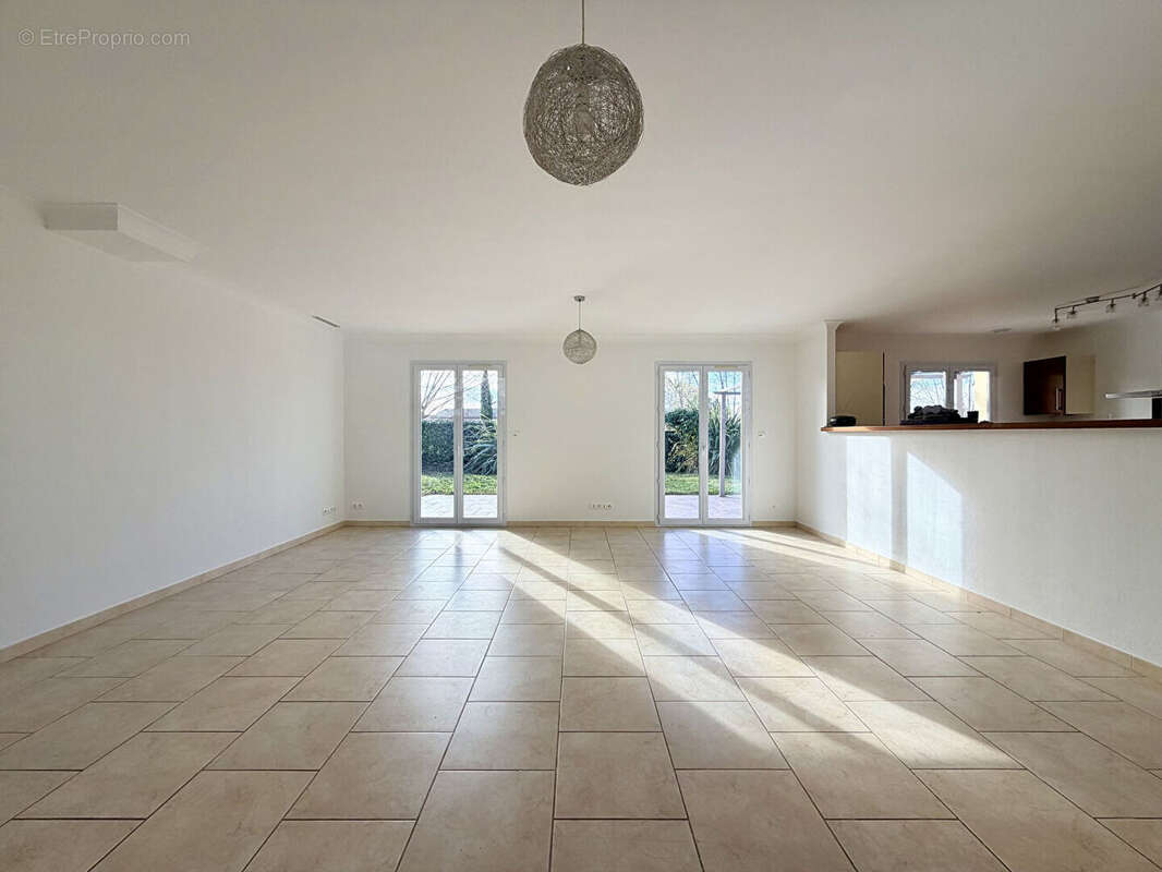 Maison à SAINT-PIERRE-DE-LAGES