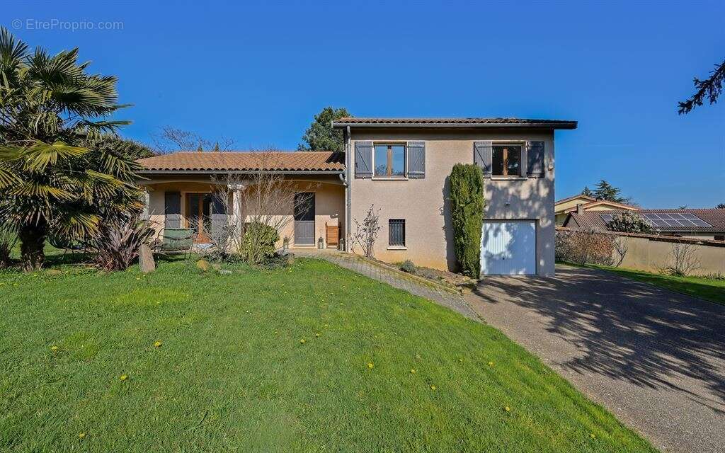 Maison à COLLONGES-AU-MONT-D'OR