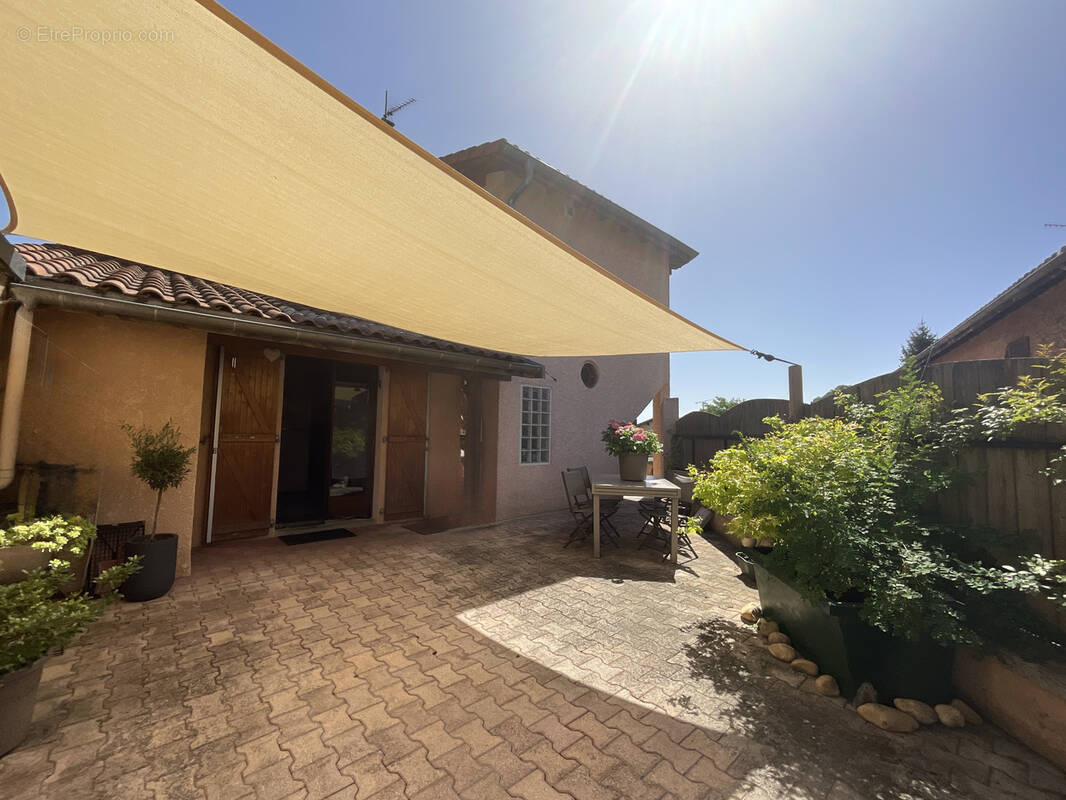 Appartement à MEYZIEU