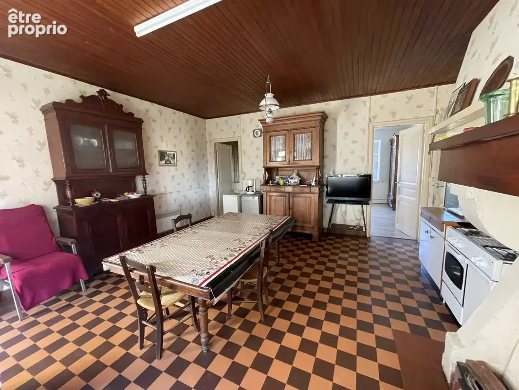 Maison a renover avec dependances sur 10ha  de terrain - photo 7