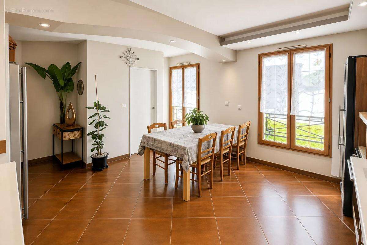 Maison à LE GUE-DE-LONGROI