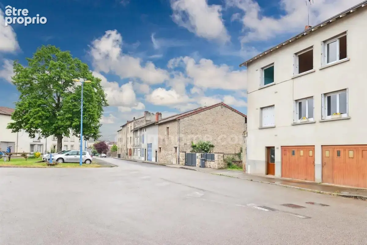 Immeuble de rapport à vendre à CHATEAUPONSAC (Haute-Vienne) - 2 Appartements Type F3 - 4 Garages - photo 5