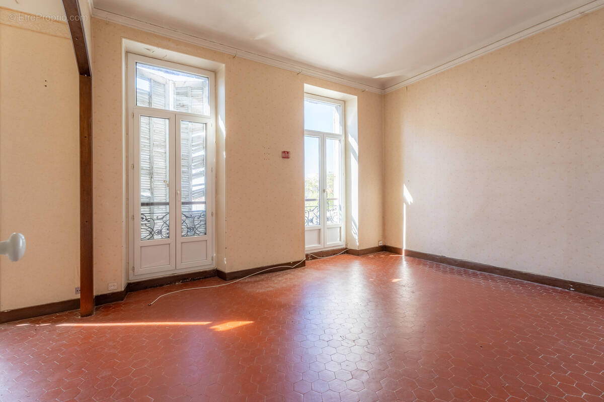 Appartement à MARSEILLE-4E