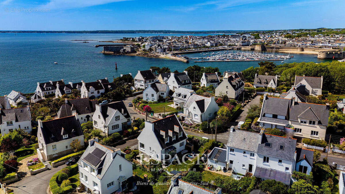 A vendre, à Concarneau, Maison rénovée avec jardin paysagé, à deux pas du bord de mer - photo 14