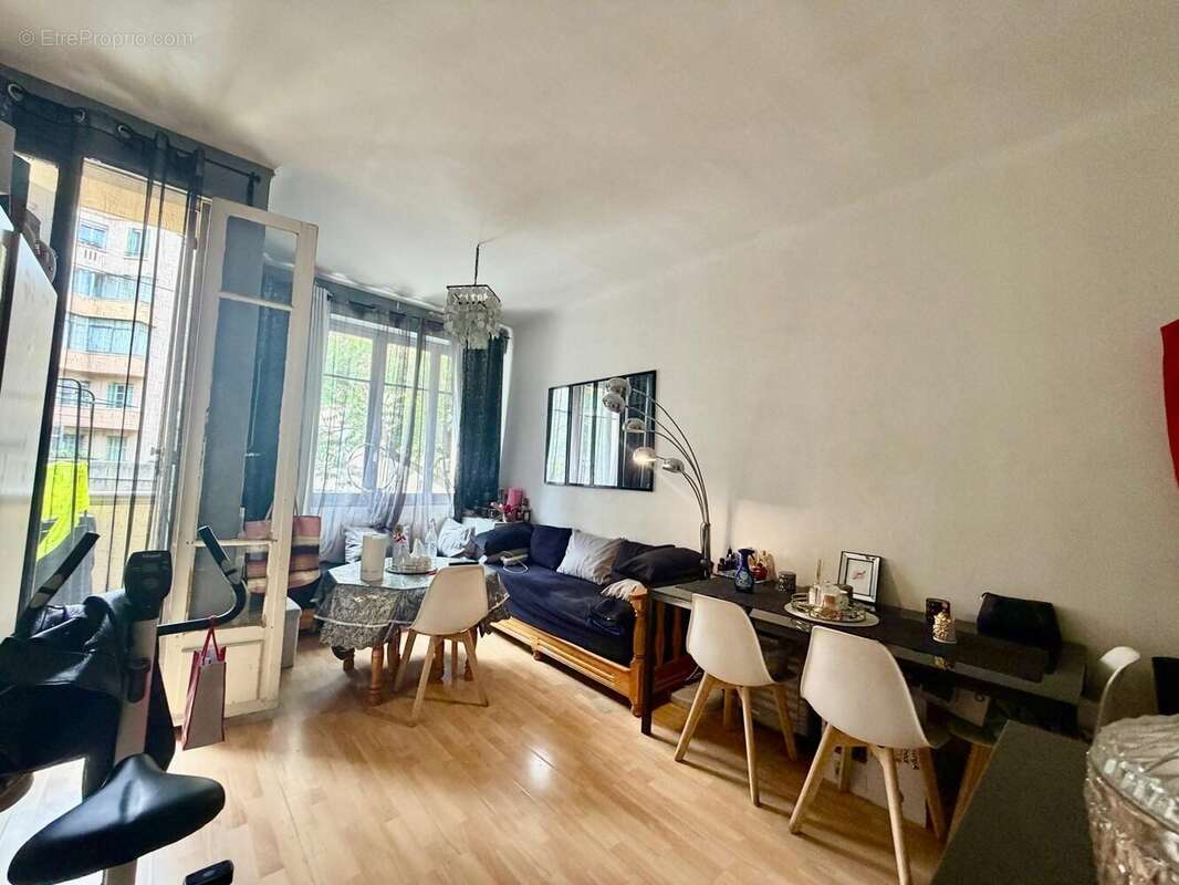 Appartement à MARSEILLE-4E