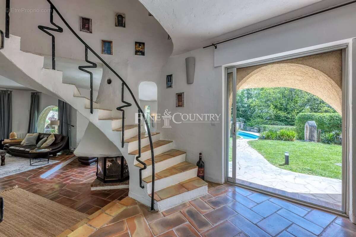 Maison à VALBONNE