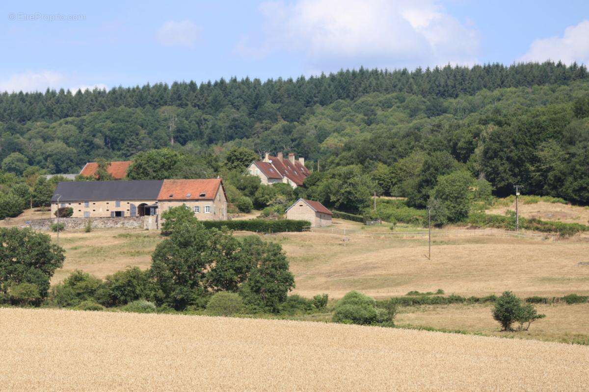 Demeure historique du 18ème avec dépendances dominant la vallée de l'Arroux - photo 12