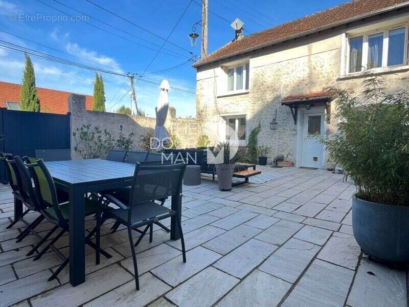 Maison à ORMOY-LA-RIVIERE