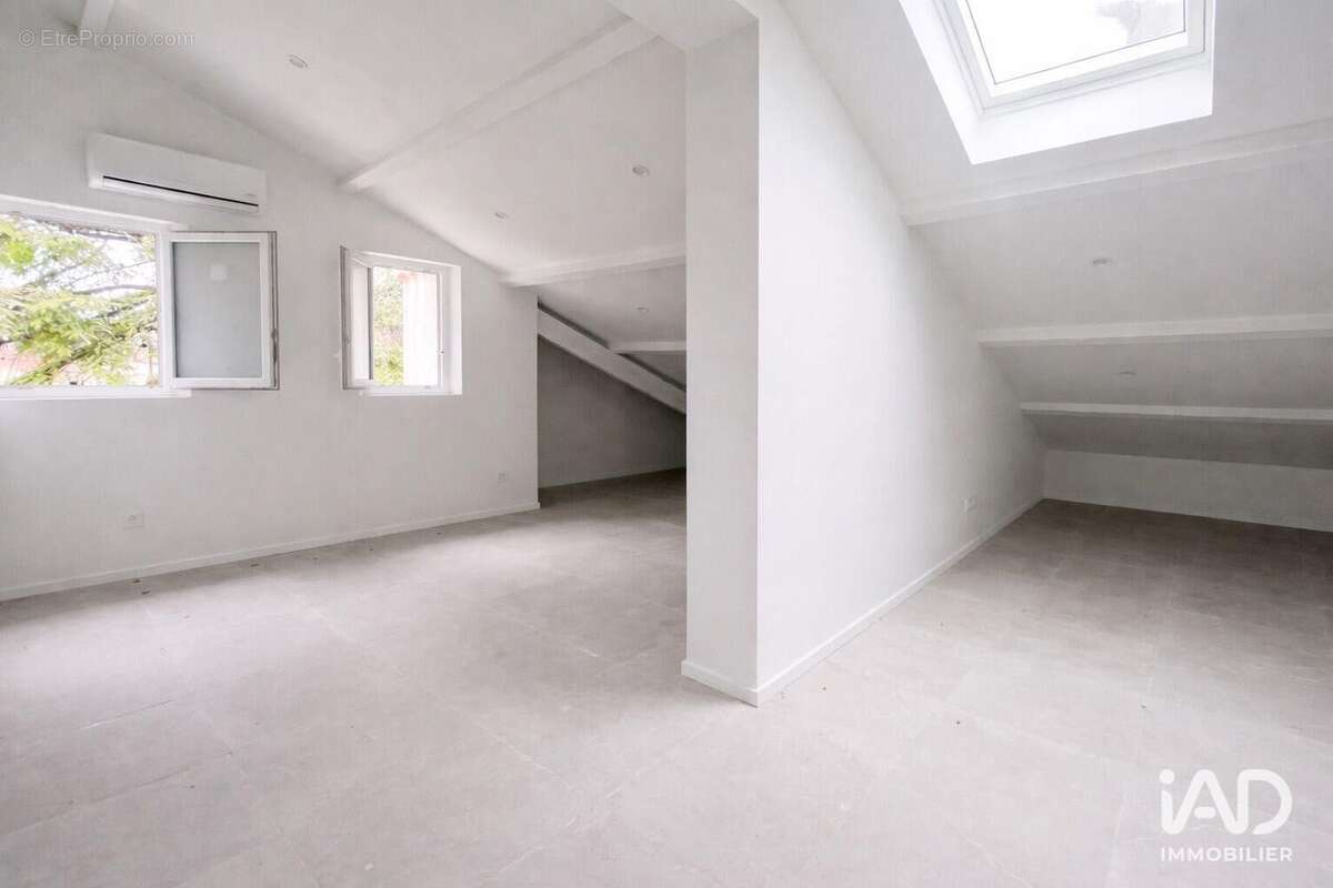 Photo 3 - Commerce à MARSEILLE-12E