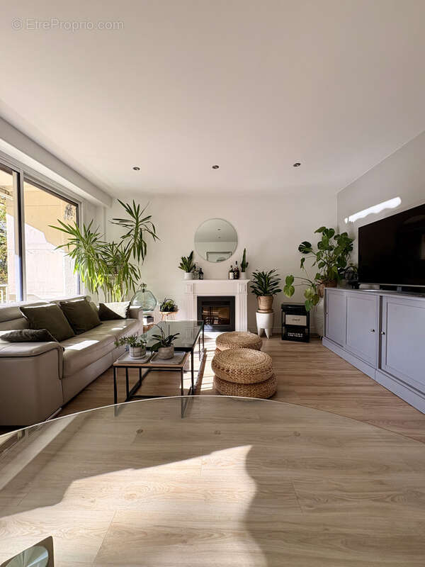 Appartement à AVRILLE