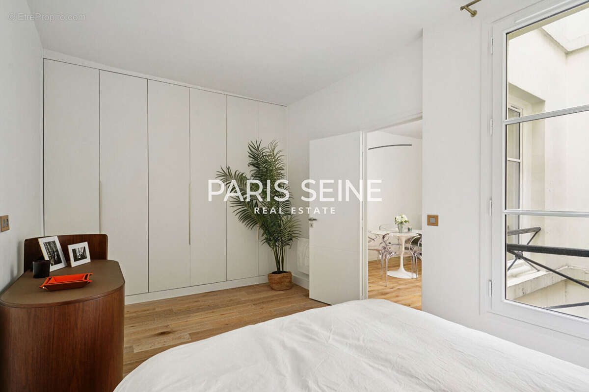 Appartement à PARIS-1E