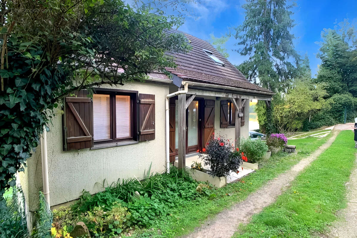 Maison à SAINT-JEAN-LES-DEUX-JUMEAUX