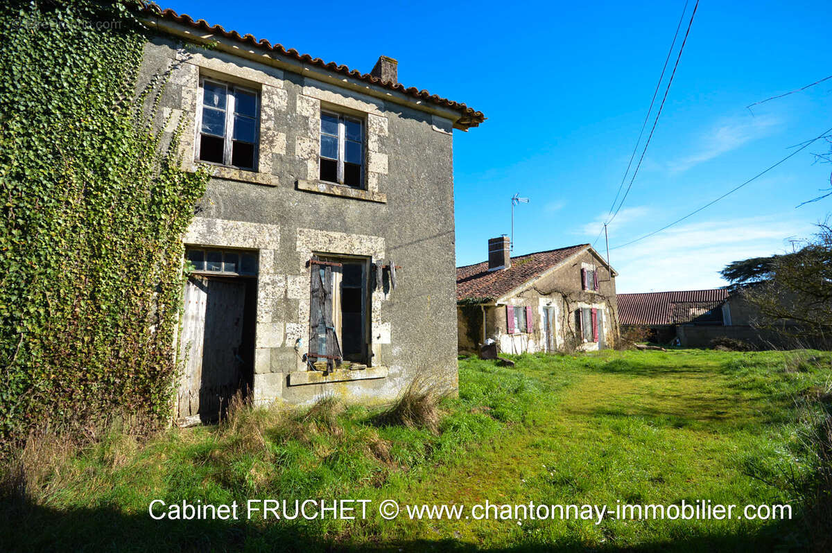 Maison à BAZOGES-EN-PAREDS