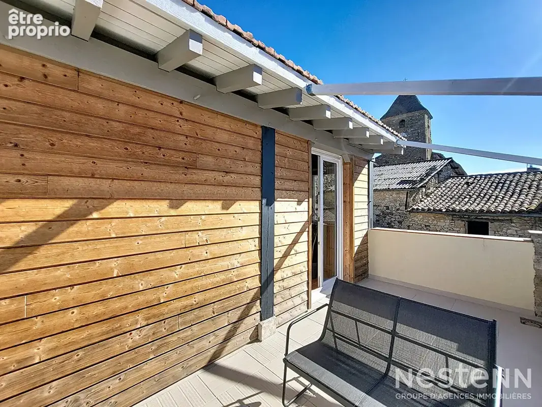 À vendre Maison de village en pierre de 216 m² avec deux appartements, cour, et garages - photo 5