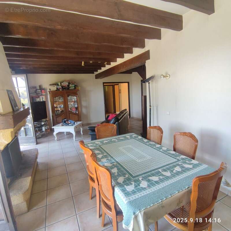 Maison à BEYCHAC-ET-CAILLAU