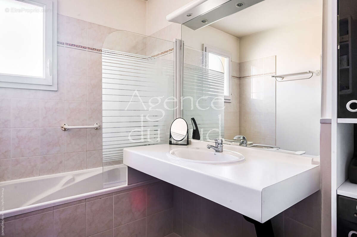 AUBAGNE - Appartement 3 pièces 75 m2 avec Terrasse et Stationnement - photo 7