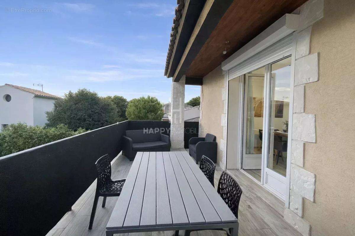 Maison à MOURIES